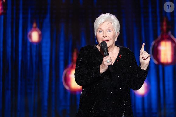 Exclusif - Line Renaud - Enregistrement de l'émission "Sidaction, ensemble contre le Sida - Merci Line" au Paradis Latin à Paris, qui sera diffusée le 27 mars sur France 2. Le 1er mars 2021. 
© C.Guirec-C.Moreau / Bestimage