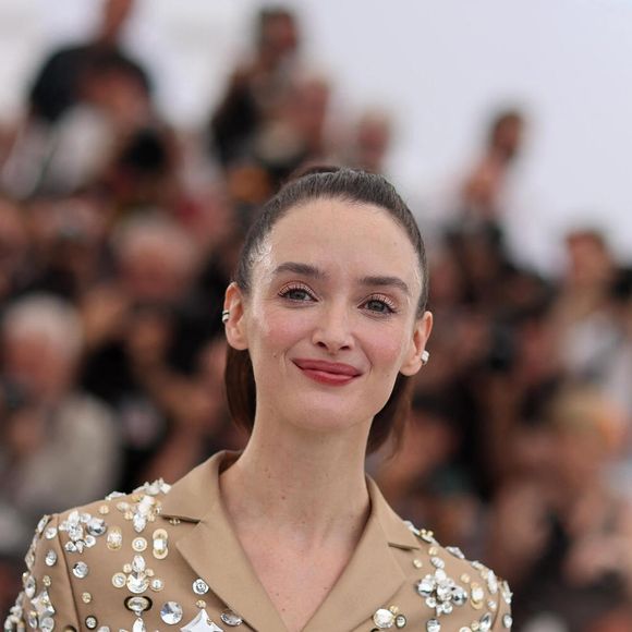 Charlotte Le Bon au photocall du film "Niki" lors du 77ème Festival International du Film de Cannes, au Palais des Festivals à Cannes, France, le 24 mai 2024. © Moreau-Jacovides/Bestimage