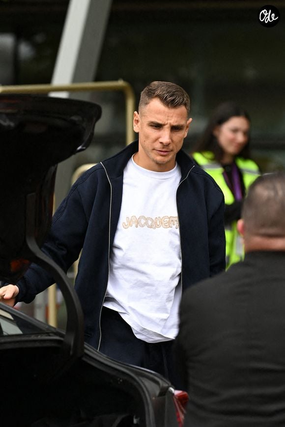 Lucas Digne et L'équipe de France de football s'envole du Bourget pour rejoindre Boston aux États-Unis afin de participer à la Coupe du monde de la FIFA (du 11 juin au 19 juillet, aux États-Unis, au Canada et au Mexique), le 10 juin 2026. © Pierre Perusseau/Bestimage