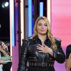 Depuis, mis à part des apparitions ponctuelles comme au Téléthon 2025, elle n'a reçu aucune autre proposition. 

Santa (marraine de l'édition 2025), Nagui, Sophie Davant lors de la deuxième soirée de la 39ème édition du Téléthon sur France 2 aux Studios du Lendit à Saint-Denis, France, le 6 décembre 2025. Les trente heures du Téléthon 2025 s'achèvent sur un compteur de 83,5 millions d'euros. © Anne-Sophie Guebey/Bestimage