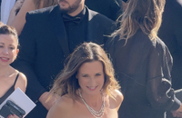 Vidéo - Camille Cottin à la rencontre de ses fans avant la montée des marches du film " Karma " lors du 79ème Festival International du Film de Cannes, le 15 mai 2026
Photographe :
Jasmine Aissaoui / Bestimage