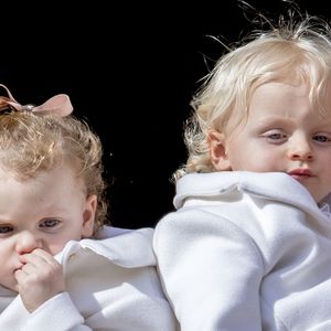 Le Prince Albert II de Monaco, la Princesse Charlène et leurs jumeaux la Princesse Gabriella et le Prince Jacques apparaissent au balcon du Palais Grimaldi dans le cadre des célébrations de la Fête Nationale de Monaco également connue sous le nom de Fête du Prince Souverain, à Monaco le 19 novembre 2016. Photo by Robin Utrecht/ABACARESS.COM