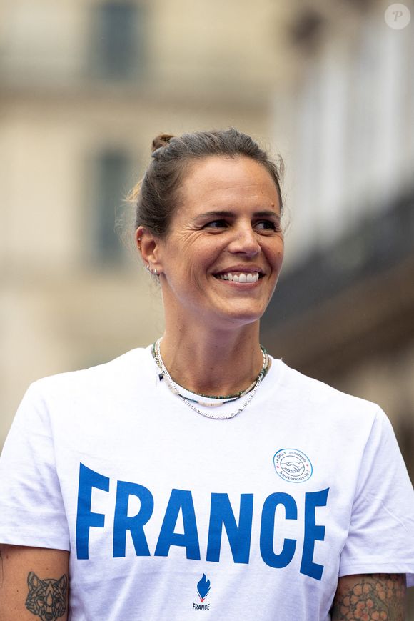 Mais elle vit loin des studios parisiens de l’émission.
Laure Manaudou dans le cadre de la première édition de la Fête du sport sur la place de l'Hôtel-de-Ville à Paris, France, le 14 septembre 2025.  Photo par Alexis Jumeau/ABACAPRESS.COM