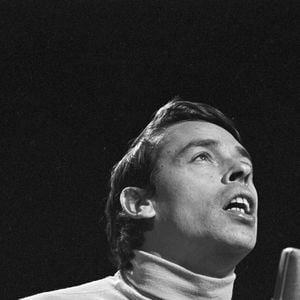 Archives - Jacques Brel sur le plateau de l'émission "Le Palmarès des chansons". Le 11 novembre 1966 © Jean Lenoir via Bestimage