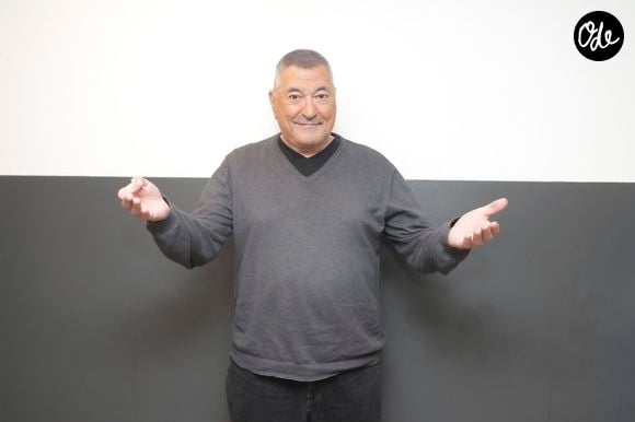 Jean-Marie Bigard pose en marge de sa venue sur le plateau de l’enregistrement de l’émission "Face à Hanouna" présentée par P.De La Tour Du Pin et diffusée sur C8 le 17 novembre 2024, à Paris, France, le 14 novembre 2024.

© Jack Tribeca/Bestimage