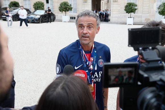 Luis Enrique (entraineur manager du PSG) - Réception de l'équipe du Paris Saint-Germain (PSG) à l'occasion de leur titre de vainqueur de la Ligue des Champions 2024-2025 au palais de l'Elysée à Paris, France, le 01 juin 2025. © Christophe Clovis / Bestimage