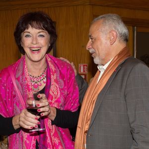 "On ne m’a même pas prévenu que ça avait été cédé à C8. J’étais très content après, mais c’est fou, incompréhensible. Ce qui est compréhensible c’est que les gens aiment Mongeville et le suit et le resuit"

Exclusif - Anny Duperey accueille Francis Perrin à son arrivée - Francis Perrin fête ses 50 ans de carrière au restaurant La Coupole entouré de ses amis après avoir donné une représentation de "Molière Malgré Moi" au théâtre de la Gaîté-Montparnasse à Paris