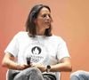 L'ancienne championne olympique apparaît en pleine séance sur l'eau, tout comme sa fille Manon Bousquet, qui s'essaie elle aussi à la discipline. 

Laure Manaudou - Dévoilement du parcours du relais de la flamme des Jeux Olympiques de Paris 2024 dans la grand amphitheatre de la Sorbonne à Paris le 23 juin 2023.