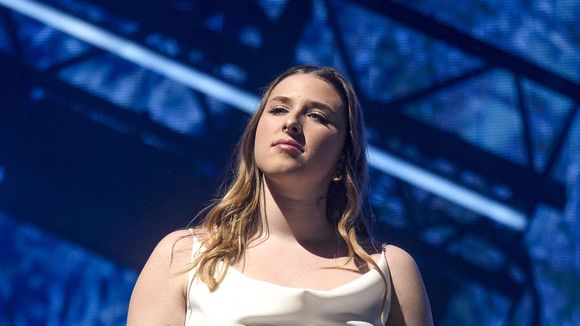 Helena Bailly perd sa voix en plein concert : cette figure phare de la Star Academy appelée à la rescousse
