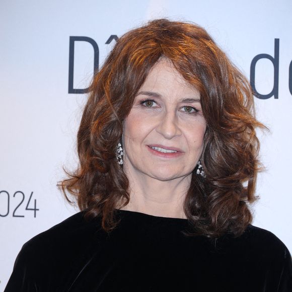 Valerie Lemercier assiste au dîner de gala qui suit la 49e cérémonie des César (récompenses du cinéma français), qui se tient au restaurant Fouquet's à Paris, France, le 23 février 2024 à Paris, France. Photo par Jerome Domine/ABACAPRESS.COM