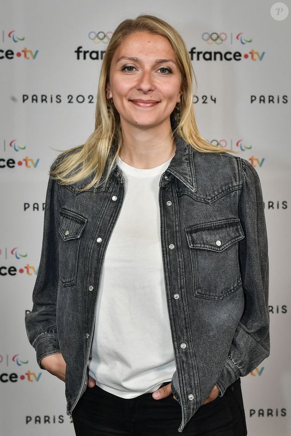 La journaliste et présentatrice de télévision française Lucie Chaumette pose pour un photocall avant la conférence de presse "Paris 2024" de France Télévision à Paris le 11 juin 2024. Photo by Firas Abdullah/ABACAPRESS.COM