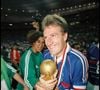 Après quatorze ans sur le banc des Bleus et une carrière de joueur marquée par le sacre mondial de 1998, Didier Deschamps s'apprête à tourner une immense page.

Didier Deschamps lors de la victoire de l'équipe de France lors de la Coupe du monde de football 1998, le 12 juillet 1998.

© JACOVIDES-COLIN / BESTIMAGE