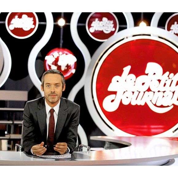 Dès le prologue, l'ancien chroniqueur star du Petit Journal lance le ton, un prologue dont il déconseille la lecture à sa mère. 



Yann Barthès présente Le Petit Journal, tous les soirs à 20h25 sur Canal+