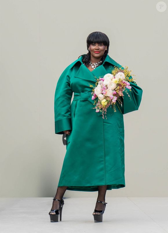 Paris, FRANCE Des invités ont été vus arrivant au défilé de Givenchy pendant la semaine de la mode à Paris, se rassemblant pour la présentation très attendue du défilé.



Sur la photo : Yseult