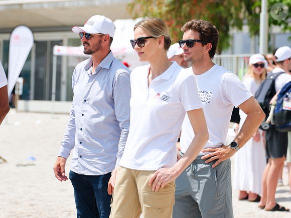 La princesse Charlène de Monaco et son frère Gareth Wittstock lors de la journée "Water Safety Day, pour la prévention de la noyade" sur la plage du Larvotto de Monaco, le 17 juin 2025. Cet événement est organisé par sa Fondation, le Centre de Sauvetage Aquatique de Monaco (CSAM) en partenariat avec la Croix-Rouge monégasque. © Claudia Albuquerque/Bestimage