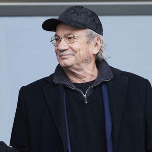 "J’y suis allé quelques jours début janvier, je peux vous dire qu’il faut avoir de grandes conversations avec soi-même, surtout quand il ne fait pas beau. Le village est magnifique, mais l’hiver, il n’y a rien d’ouvert. C'est terrible", déplore-t-il dans les colonnes de Gala.

Patrick Chesnais - Les célébrités assistent à la victoire du Paris FC face au club Red Star (4 - 1 / L2), le 25 janvier 2025.
© Cyril Moreau / Bestimage