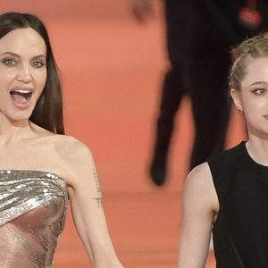 En pleine promo pour "Maria", Angelina Jolie s'est confiée sur les difficultés rencontrées par sa fille Shiloh.

Angelina Jolie et Shiloh Jolie-Pitt assistent au tapis rouge du film Eternals à l'Auditorium Parco della Musica. Photo par Mario Cartelli/SOPA Images/SPUS/ABACAPRESS.COM