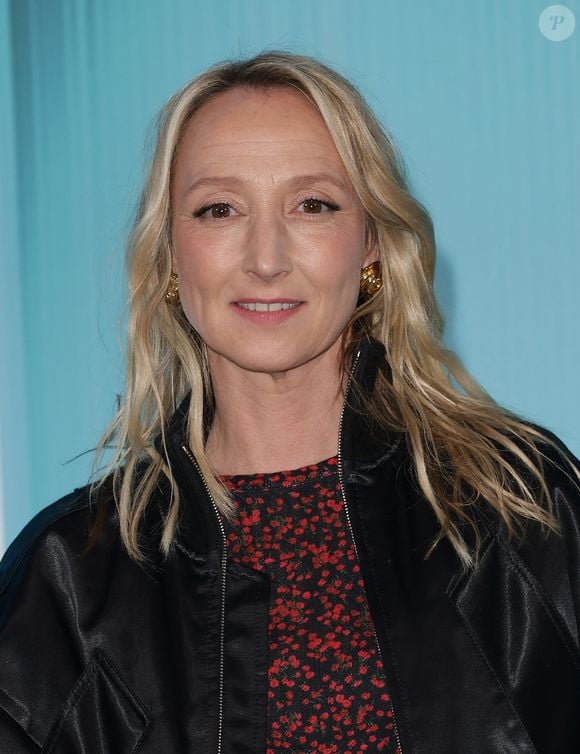 De son côté, Audrey Lamy est apparue très complice du réalisateur français John Waxxx.

Audrey Lamy au photocall du showcase 2026 Disney+ à l'Institut de France à Paris, le 15 janvier 2026. 

Photo : Coadic Guirec / Bestimage