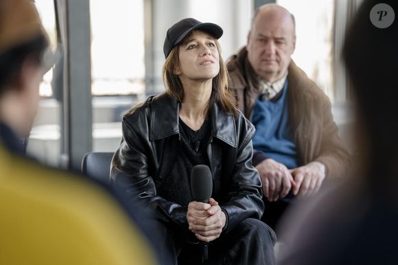 "Je ne la trouve pas très belle", a déclaré Charlotte Gainsbourg dans "Les rencontres du Papotin" sur France 2

Charlotte Gainsbourg dans "Les rencontres du Papotin", dans l'émission diffusée le samedi 5 avril 2025 sur France 2. © Léo Kekemenis - France Télévisions