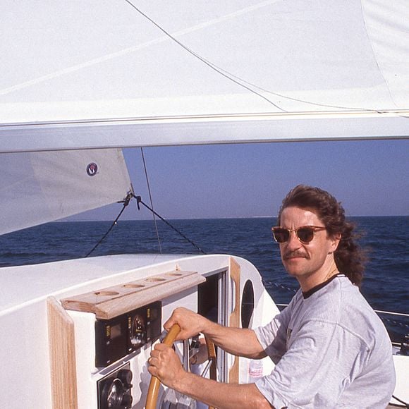 Francis Cabrel naviguant lors des Francofolies en juillet 1990 à La Rochelle, France. Photo par Pascal Baril/ABACAPRESS.COM