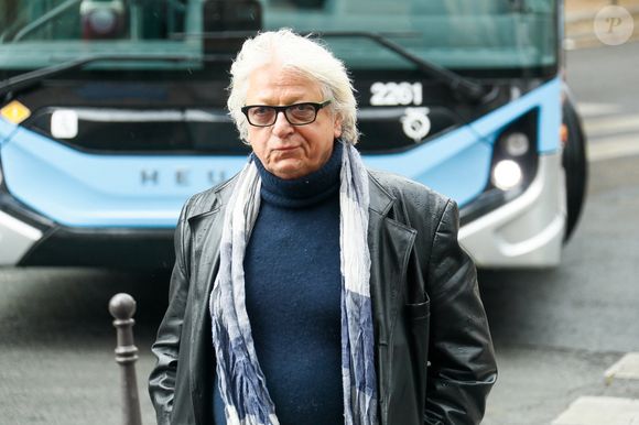 Alain Turban aux arrivées aux obsèques du producteur Humbert Ibach (Mémé Ibach), figure du disque et de la TV des années 70/90, en l’église Notre Dame d’Auteuil à Paris, France, le 12 mai 2025. © Christophe Clovis/Bestimage