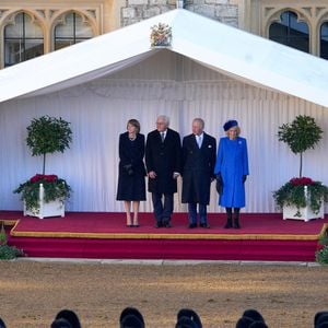 Elke Budenbender, son mari, Frank-Walter Steinmeier, le président allemand, Le roi Charles III d'Angleterre et Camilla Parker Bowles, reine consort d'Angleterre - (de gauche à droite) The Princess of Wales (Catherine "Kate" Middleton, princesse de Galles), the Prince of Wales, Elke Budenbender, Le président allemand Frank-Walter Steinmeier, le roi Charles III d'Angleterre et la reine Camilla (Camilla Parker Bowles, reine consort d'Angleterre) lors de la cérémonie d'accueil au château de Windsor, Berkshire, le premier jour de la visite d'État au Royaume-Uni du président de la République fédérale d'Allemagne. Date de la photo : mercredi 3 décembre 2025.
© PA Photo/ Bestimage
