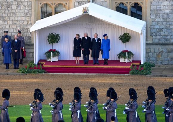 Elke Budenbender, son mari, Frank-Walter Steinmeier, le président allemand, Le roi Charles III d'Angleterre et Camilla Parker Bowles, reine consort d'Angleterre - (de gauche à droite) The Princess of Wales (Catherine "Kate" Middleton, princesse de Galles), the Prince of Wales, Elke Budenbender, Le président allemand Frank-Walter Steinmeier, le roi Charles III d'Angleterre et la reine Camilla (Camilla Parker Bowles, reine consort d'Angleterre) lors de la cérémonie d'accueil au château de Windsor, Berkshire, le premier jour de la visite d'État au Royaume-Uni du président de la République fédérale d'Allemagne. Date de la photo : mercredi 3 décembre 2025.  

© PA Photo/ Bestimage
