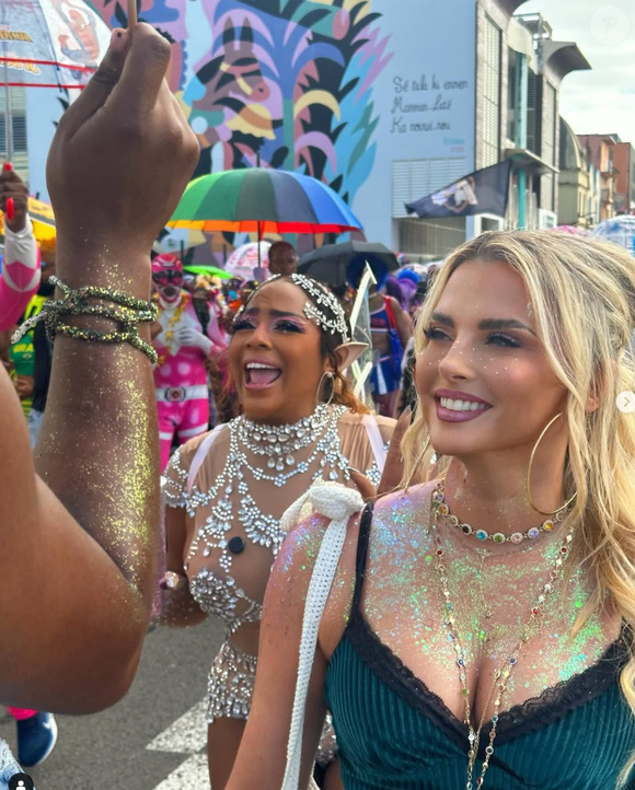 Elle partage ses aventures sur Instagram
Kelly Vedovelli en vacances