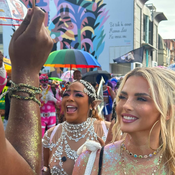 Elle partage ses aventures sur Instagram
Kelly Vedovelli en vacances