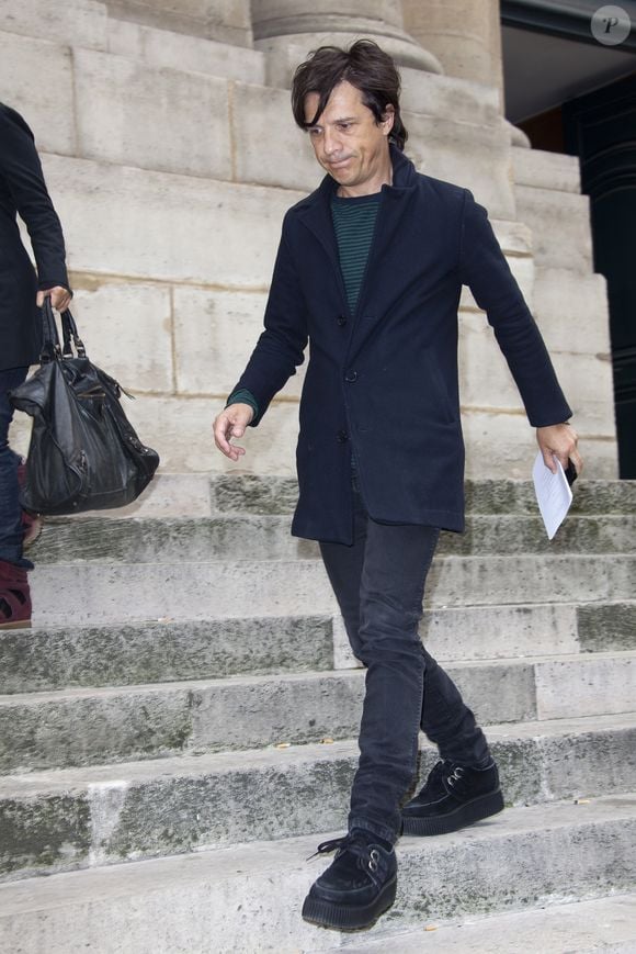 Archives - Nicolas Sirkis sortant de l'hommage à Tony Krantz en l'église Saint Roch à Paris le 16 septembre 2011. ©  JLPPA / Bestimage