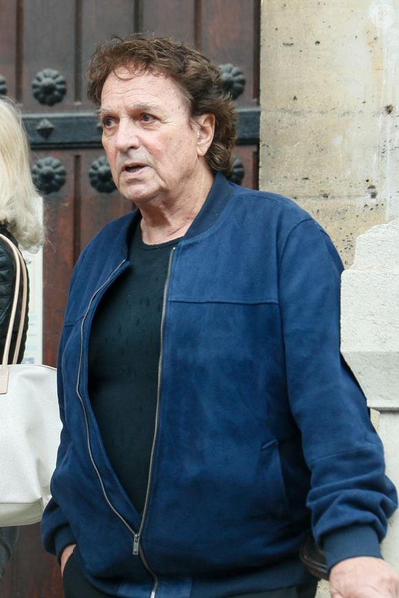 Le maire Dominique Baert a célébré la cérémonie, non sans émotion.

Christian Delagrange aux arrivées aux obsèques du producteur Humbert Ibach (Mémé Ibach), figure du disque et de la TV des années 70/90, en l’église Notre Dame d’Auteuil à Paris, France

© Christophe Clovis/Bestimage