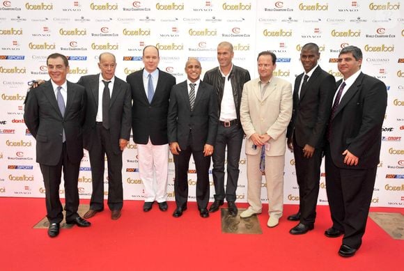 Suarez, le Prince Albert II de Monaco, Roberto Carlos, Zinedine Zidane, Igor Belanov, Aldair Santos do Nascimento assistent aux Golden Foot Awards 2008 au Grimaldi Forum à Monaco le 1er septembre 2008. Photo by Marco Piovanotto/ABACAPRESS.COM