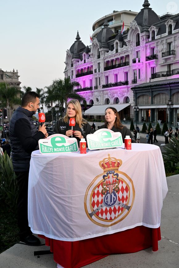 Camille Gottlieb, la fille de la princesse Stéphanie et de Jean Raymond Gottlieb, est au départ du 9ème E-Rallye de Monte-Carlo, en tant que co-pilote de son amie Margaux Grundstein au volant d'une volvo, sur la place du Casino à Monaco, le 15 octobre 2025. © Bruno Bebert / Bestimage