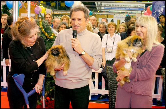 Michel Drucker, Brigitte Bardot et Dany Saval pendant le Noël des animaux de la SPA au Palais des sports Marcel Cerdan

Guillaume Gaffiot/Bestimage