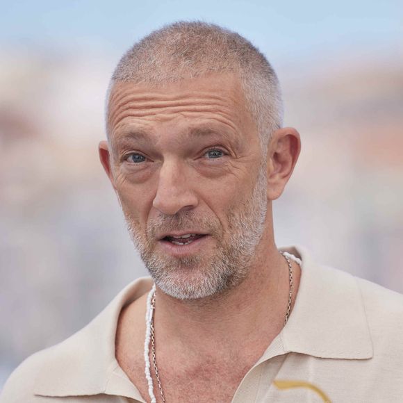 Vincent Cassel, qui fête ses 58 ans, conserve une forme physique impressionnante grâce à une activité nautique originale et peu connue. 

Vincent Cassel - Photocall du film "The Shrouds" ("Les linceuls" / Compétition) lors du 77ème Festival International du Film de Cannes. 
© Moreau / Jacovides / Bestimage