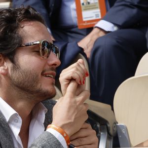 Florence Foresti et son compagnon Alexandre Kominek - People dans les tribunes lors des Internationaux de France de Tennis de Roland Garros 2022 à Paris le 29 mai 2022. © Cyril Moreau/Bestimage