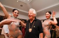 Video - Massimo Gargia lors de la fête d'anniversaire de M.Gargia (85 ans) à l'Hôtel de Paris à Saint-Tropez le 20 août 2025. © Franz Chavaroche / Bestimage