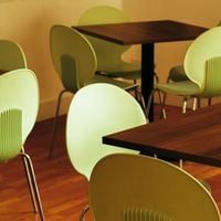 Selon la psychologie, les personnes qui replacent toujours leur chaise contre la table ont un trait de caractère en commun