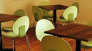 Selon la psychologie, les personnes qui replacent toujours leur chaise contre la table ont un trait de caractère en commun
