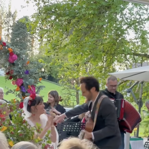 En légende de cette belle publication où on voit Vianney chanter au mariage de Renaud, on peut lire : "D’une Victoire de la Musique à Notre-Dame, en passant par ma vie de mari et de (beau-)papa forestier que vous connaissez moins : voici mon 2024 !". 

Vianney fait le bilan de son année 2024 sur Instagram