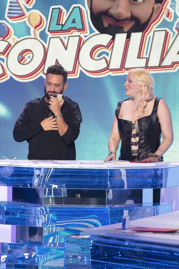 Loana Petrucciani, Cyril Hanouna - TPMP (Touche Pas à Mon Poste) présenté par Cyril Hanouna, qui tente de réconcilier Sylvie Ortega, Loana Petrucciani et Eryl Prayer,  diffusée en direct le 23 Septembre 2021 sur C8 - Paris le 23 Septembre 2021 © Jack Tribeca / Bestimage