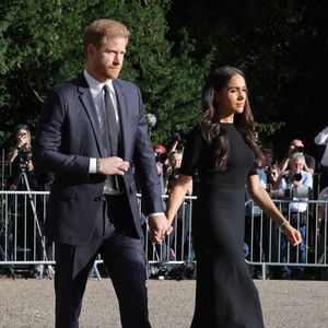 Le prince Harry et sa femme Meghan Markle, duc et de la Duchesse de Sussex, allant à la rencontre du public au château de Windsor dans le Berkshire, suite au décès de la Reine Elizabeth II, 10/09/22. © Chris Jackson/PA Wire