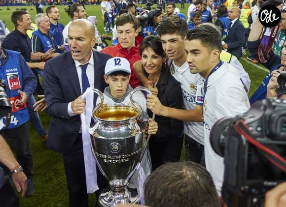 Elyaz Zidane a fait ses classes très jeune et avec succès au Real Madrid.

Zinedine Zidane avec son épouse Véronique Zidane et leurs enfants lors de la finale de Ligue des champions de l'UEFA à Cardiff, le 3 juin 2017. Photo de Peter Schatz/Imago/ABACAPRESS.COM