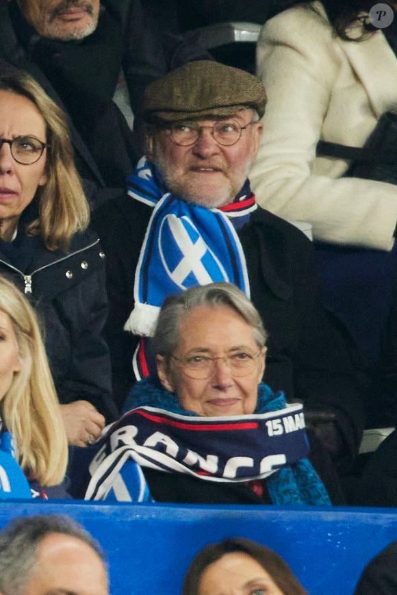 Élisabeth Borne, Ministre d'État, ministre de l’Éducation nationale, de l’Enseignement supérieur et de la Recherche, et son ami Patrice Obert en tribunes lors du match du Tournoi des Six Nations opposant la France à l'Écosse (35-16) au Stade de France à Saint-Denis, Seine Saint-Denis, France, le 15 mars 2025. © Christian Liewig/Bestimage