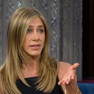 Jennifer Aniston est apparue dans l’émission de Stephen Colbert aux États-Unis pour promouvoir la dernière saison de sa série comique dramatique sur AppleTV+, The Morning Show. Photo fournie par JLPPA