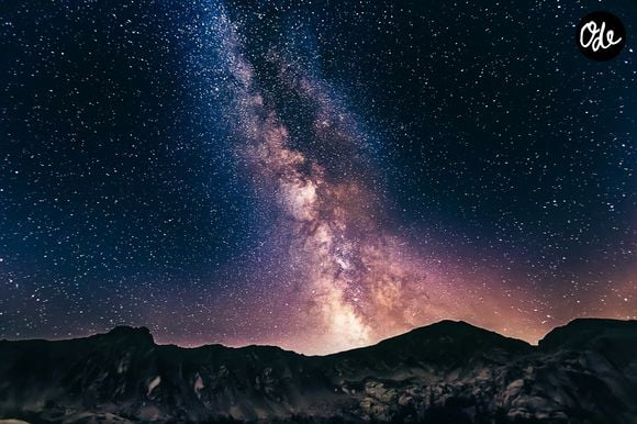Cette émotion survient face à l’immensité du cosmos, qui dépasse notre compréhension habituelle.

Photo prise par Dns Dgn / Unsplash