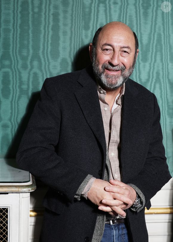Kad Merad lors de la remise des prix de l'académie Alphonse Allais à paris le 18 novembre 2025 dans les salons d'honneur de la SACD.
© Denis Guignebourg / Bestimage