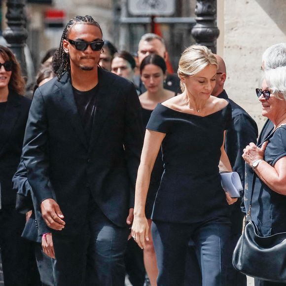 Audrey Crespo-Mara et ses fils Sekou et Lamine aux obsèques de Thierry Ardisson en l’église Saint-Roch de Paris, France, le 17 juillet 2025. © Clovis-Jacovides/Bestimage