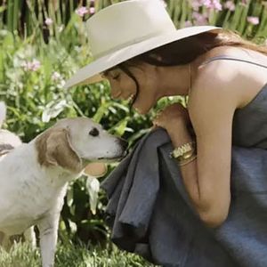 Meghan Markle a annoncé sur ses réseaux le décès de son chien, un Beagle prénommé Guy, adopté en 2015.