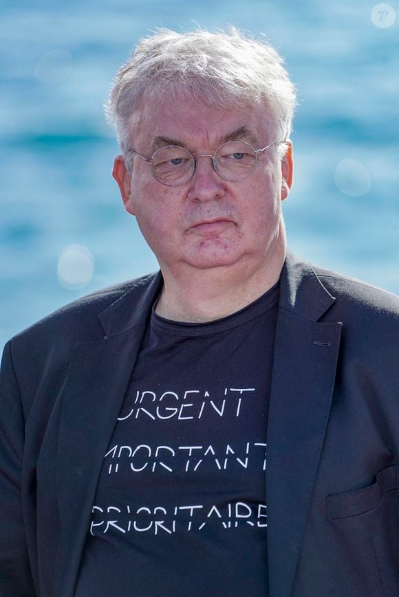 Dominique Besnehard lors du photocall de "Dix Pour Cent" dans le cadre de Canneseries saison 3 au Palais des Festivals à Cannes le 13 octobre 2020.

© Norbert Scannella / Panoramic / Bestimage